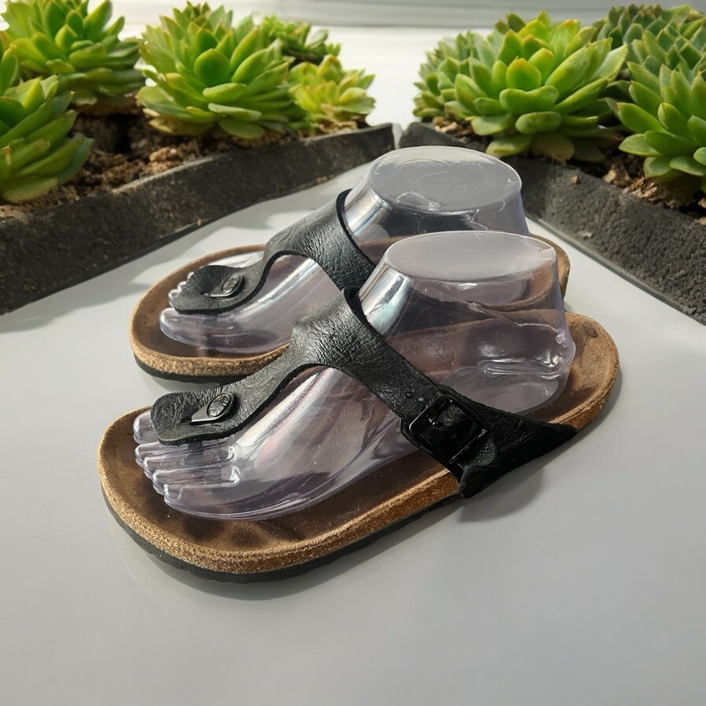 Birkenstock Unisex Black Leather Straps Gizeh Sandals